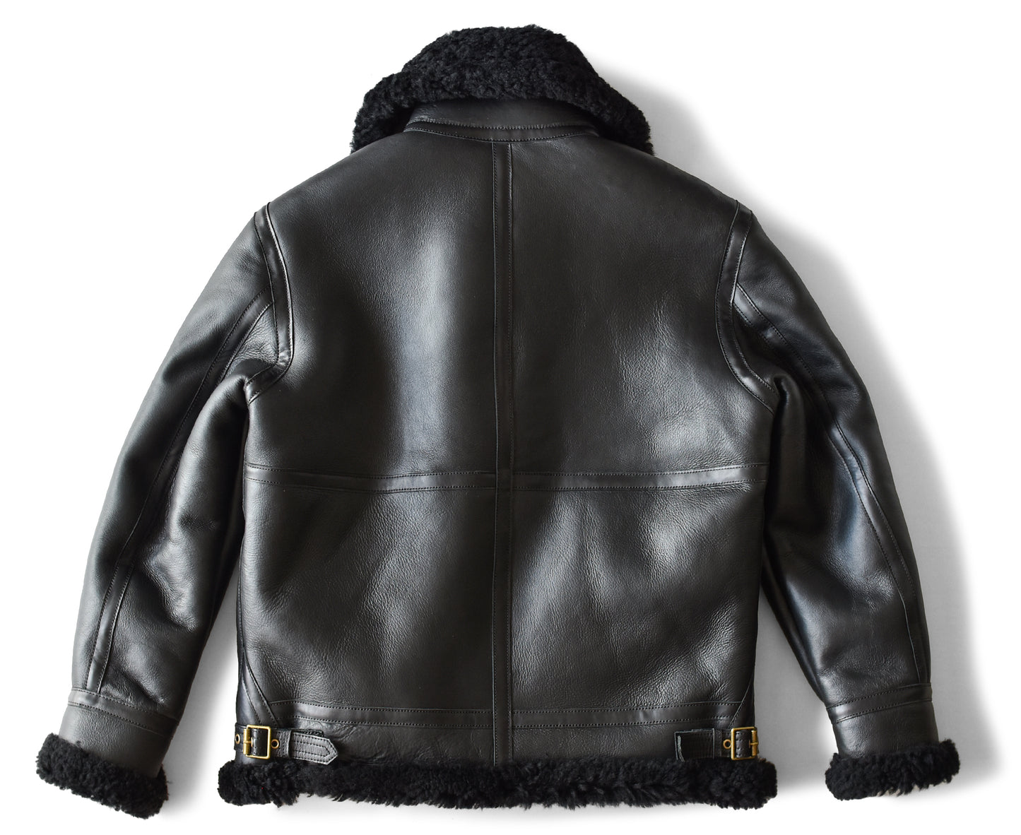 暖かさと上質感を纏う、冬の定番ヘビーアウターB3ムートンジャケット【Y3201~Y3202】