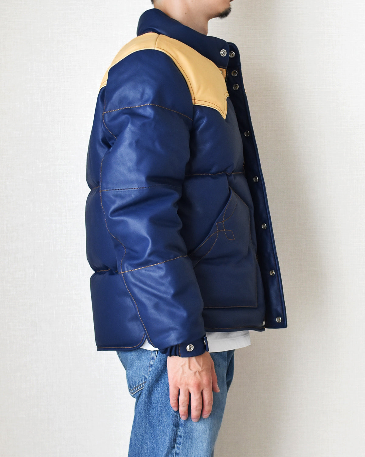 デザイン性と機能性を兼備した、至高のレザーダウンジャケット 【Y758】