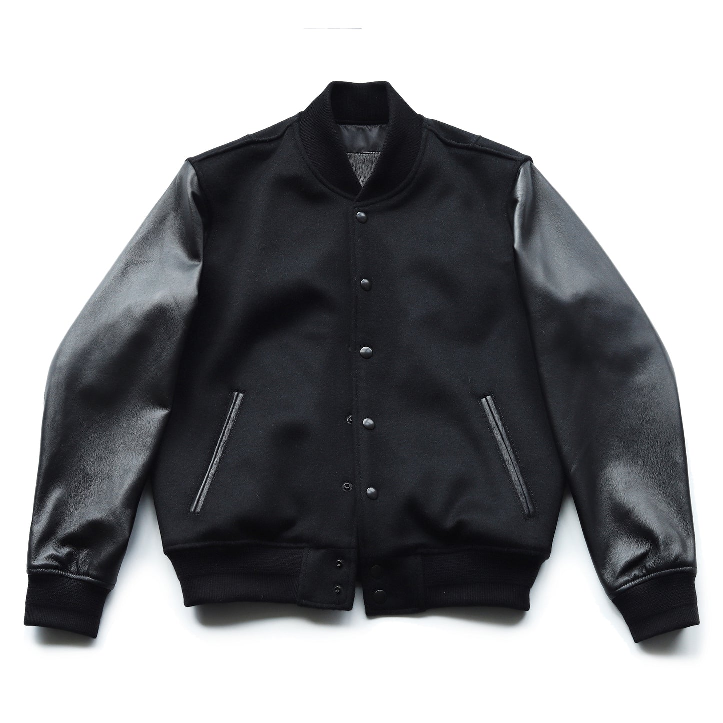 レザー×ウールの異素材コンビで魅せる、スタイリッシュなスタジャン Y1757