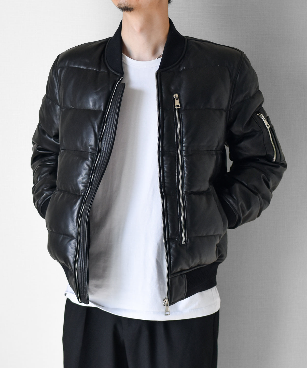 ニュージーランド産羊革で仕立てた、高級感を極めたレザーダウンジャケット【Y3200】