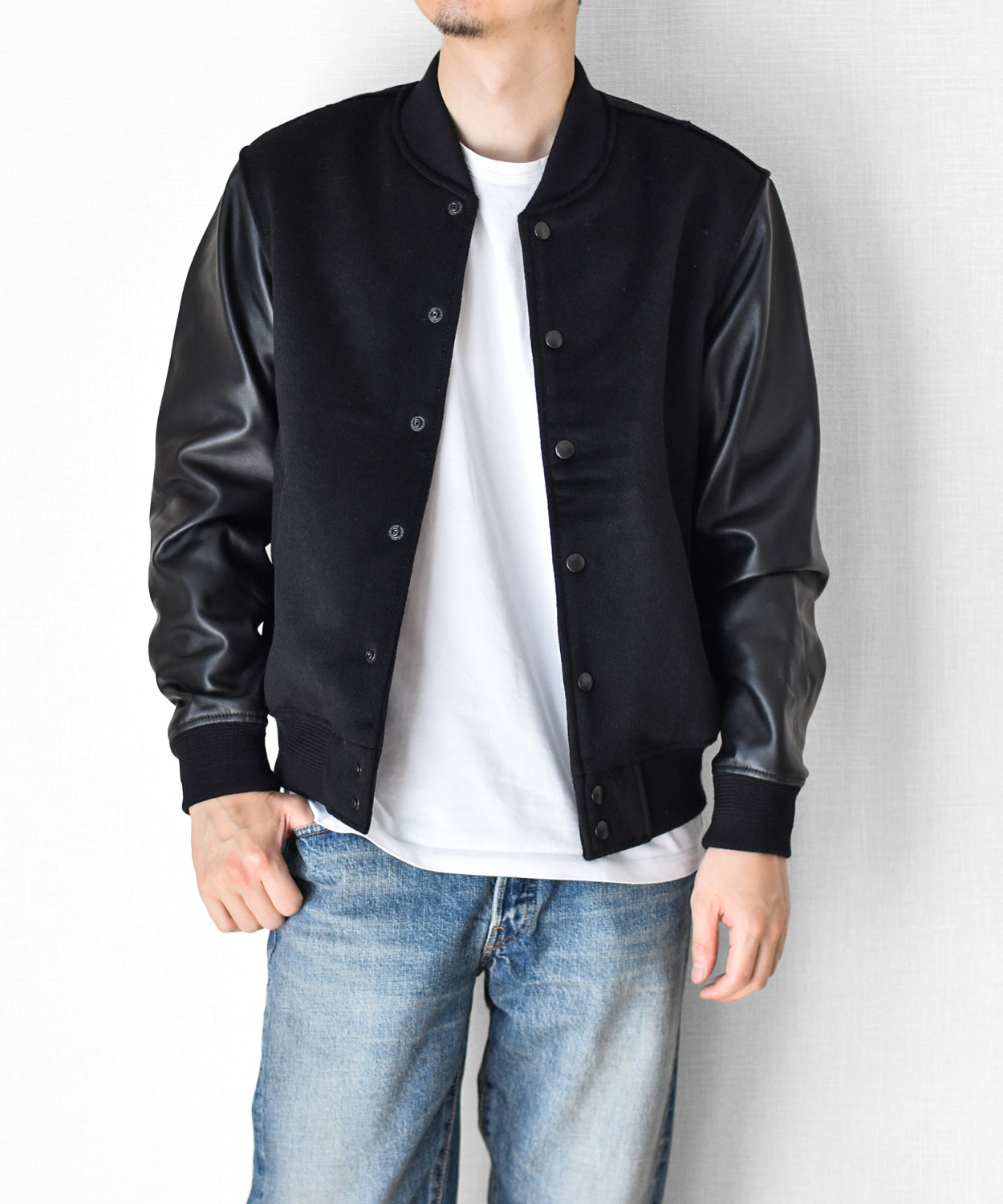 レザー×ウールの異素材コンビで魅せる、スタイリッシュなスタジャン Y1757